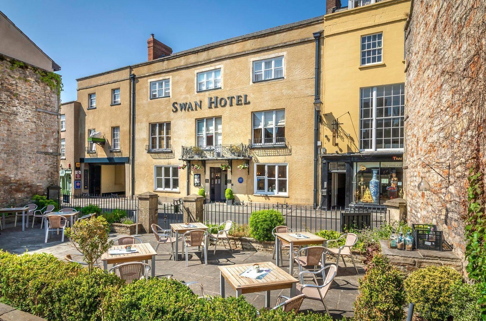 HOTEL SWAN